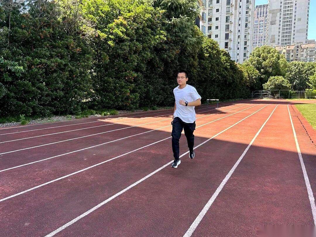 宁波少年章震宇，高考678分，稳稳报考了浙江大学。一扭头，他没去旅游，没去庆功