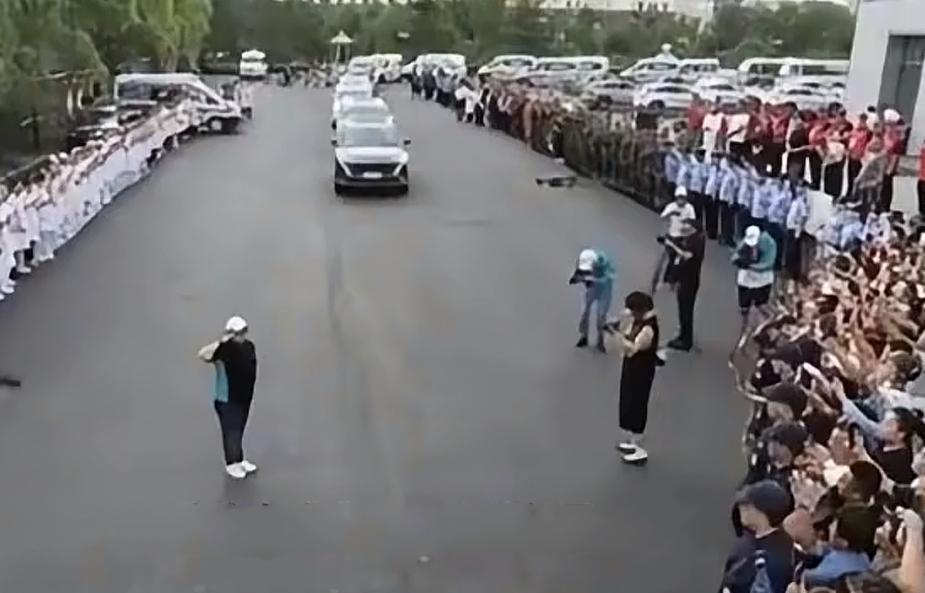 关于慈善，我也是才知道有“月捐人”，慈善基金不会救助个人，这两个概念！过去不
