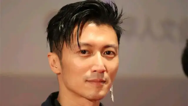 《谢霆锋演唱会迎来神秘嘉宾!二子颜值被赞“娱乐圈未来之星”》