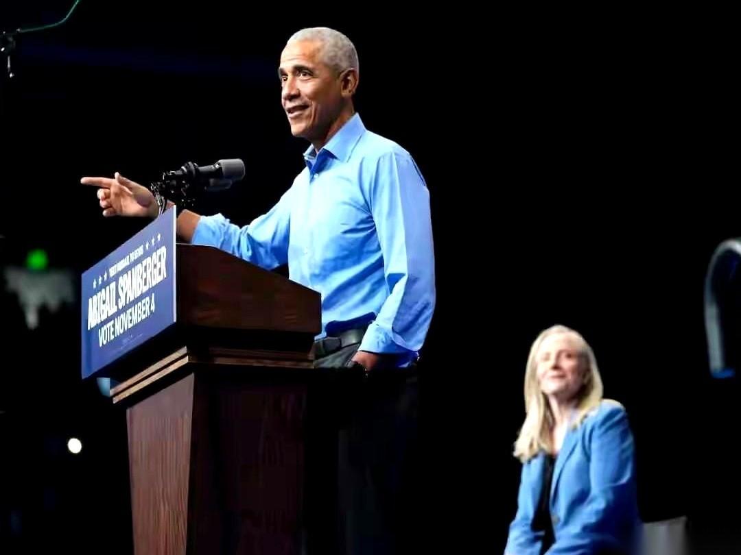 奥巴马都坐不住了，直接开喷。他说，这届白宫每天都在整事儿，什么“无法无天、鲁莽