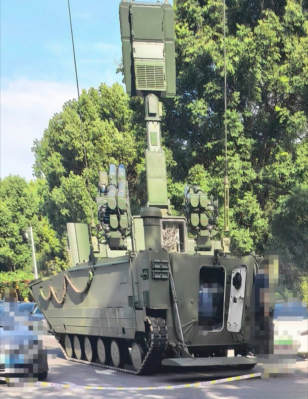 登陆部队的近程防空系统，05式两栖车的底盘，可以带12发红旗13红外制导的地对空