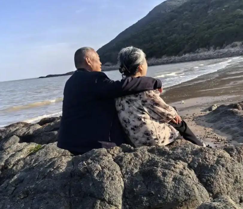 近几年发现人到中年真离不开老婆！以前忙着工作，不是应酬就是出差，对家里的事情都不