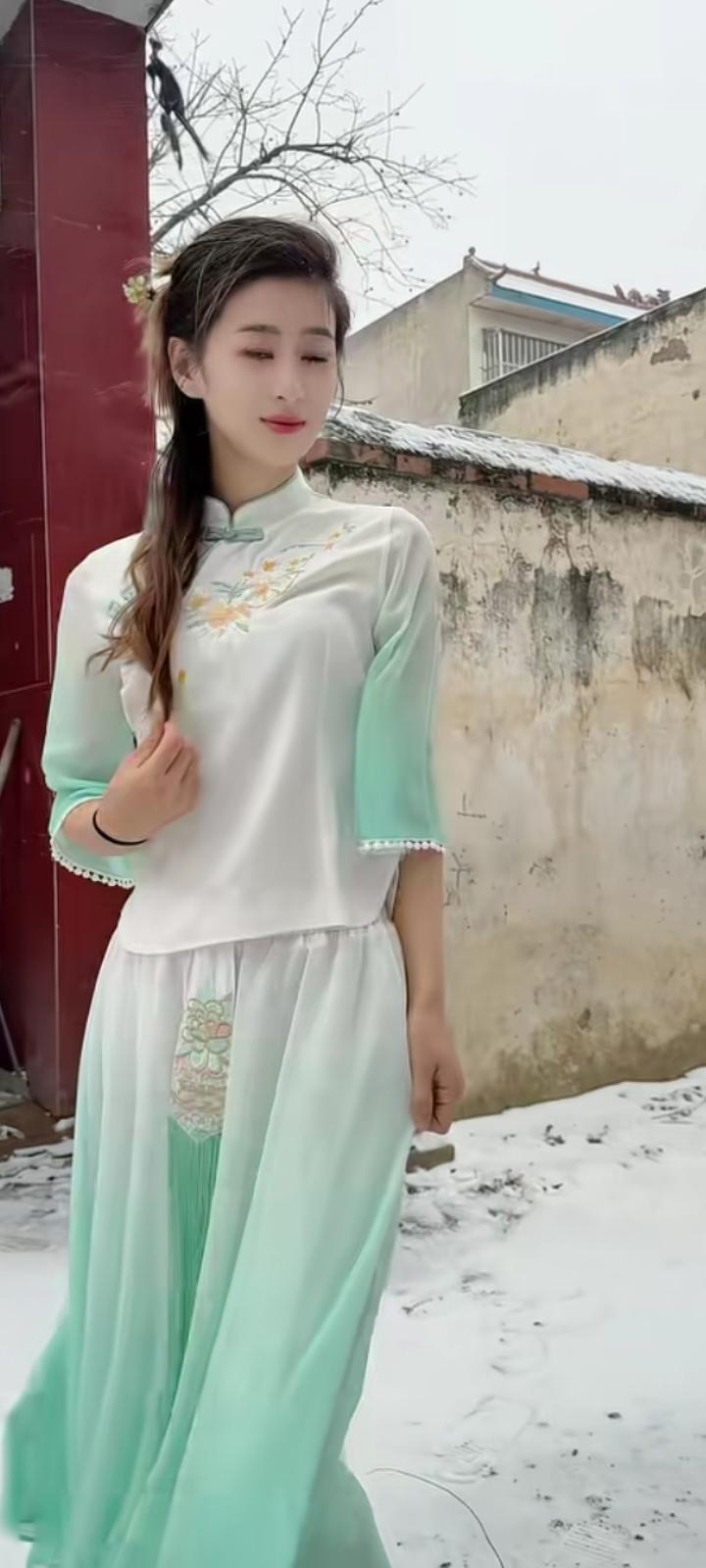 我的快乐很简单，就是你在身边，就是我们还能笑着聊天。