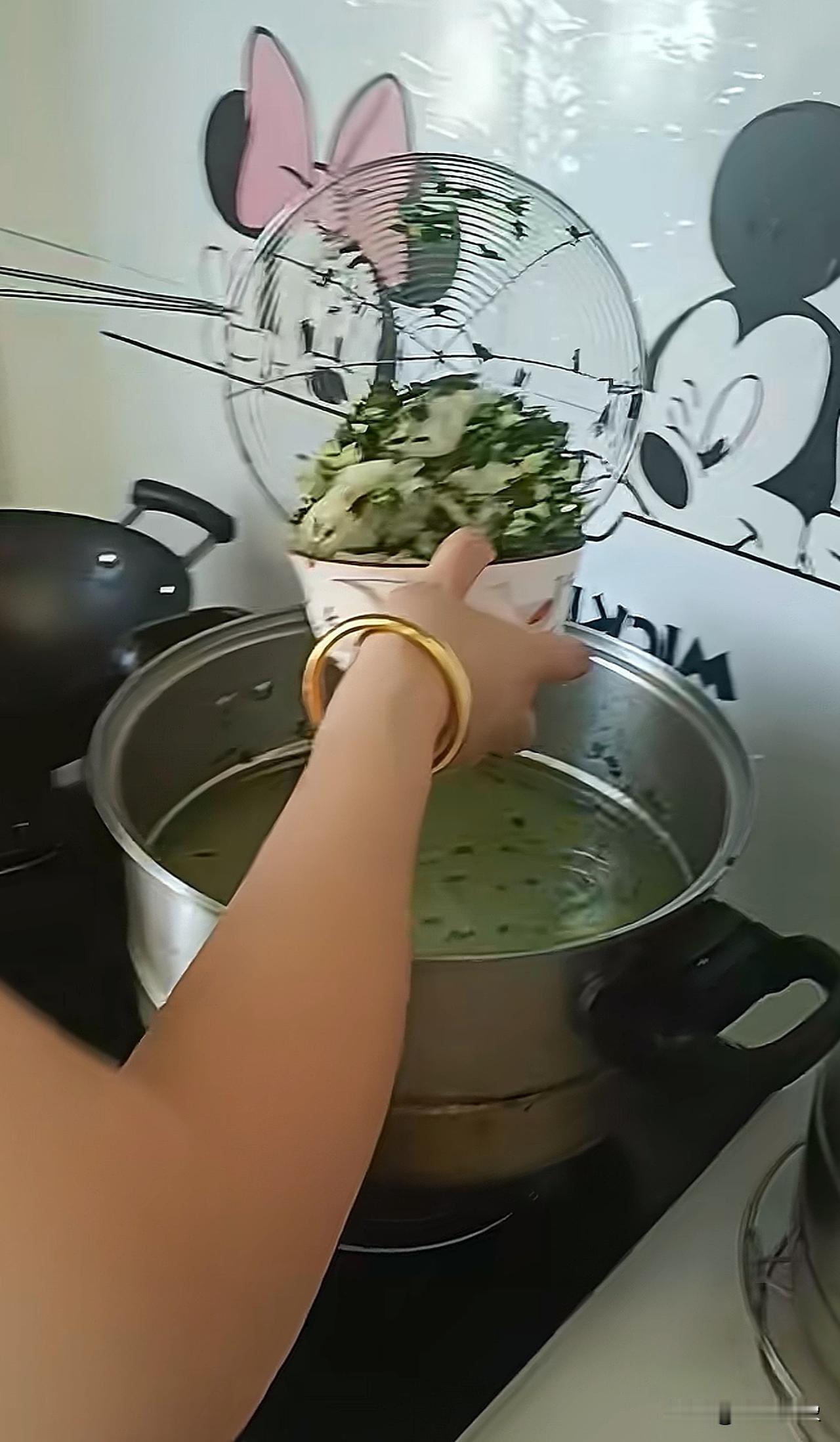 夫人做的韭菜鸡蛋饺子[捂脸哭]