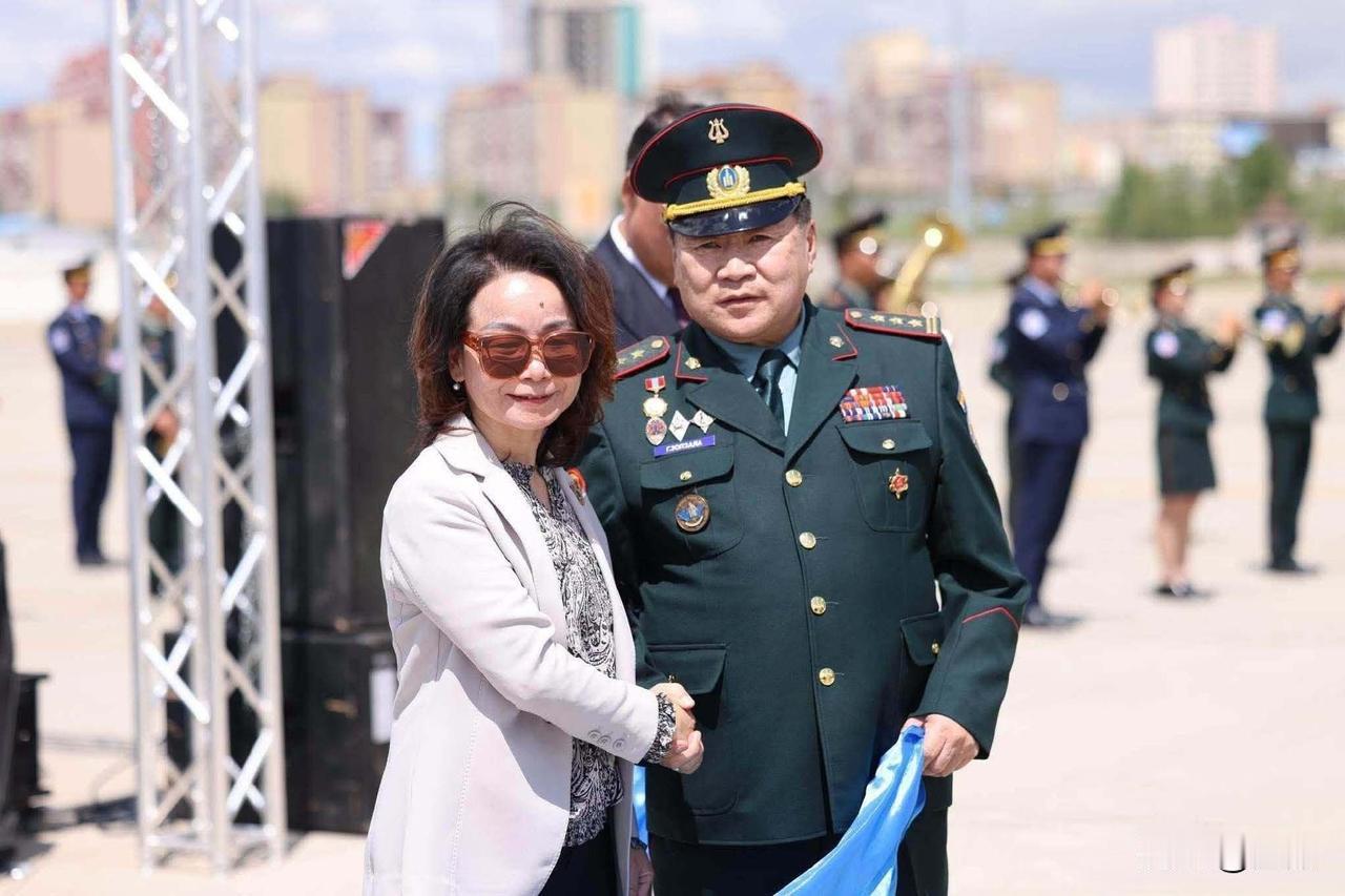 中国向蒙古国无偿援助军事装备……近日，依托中蒙全面战略伙伴关系与国防合作框架，中