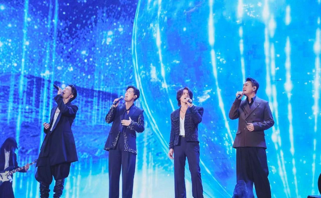 F4重组巡演没等来，却等来了朱孝天被“踢出局”的爆炸消息！妻子韩雯雯含泪透露，他