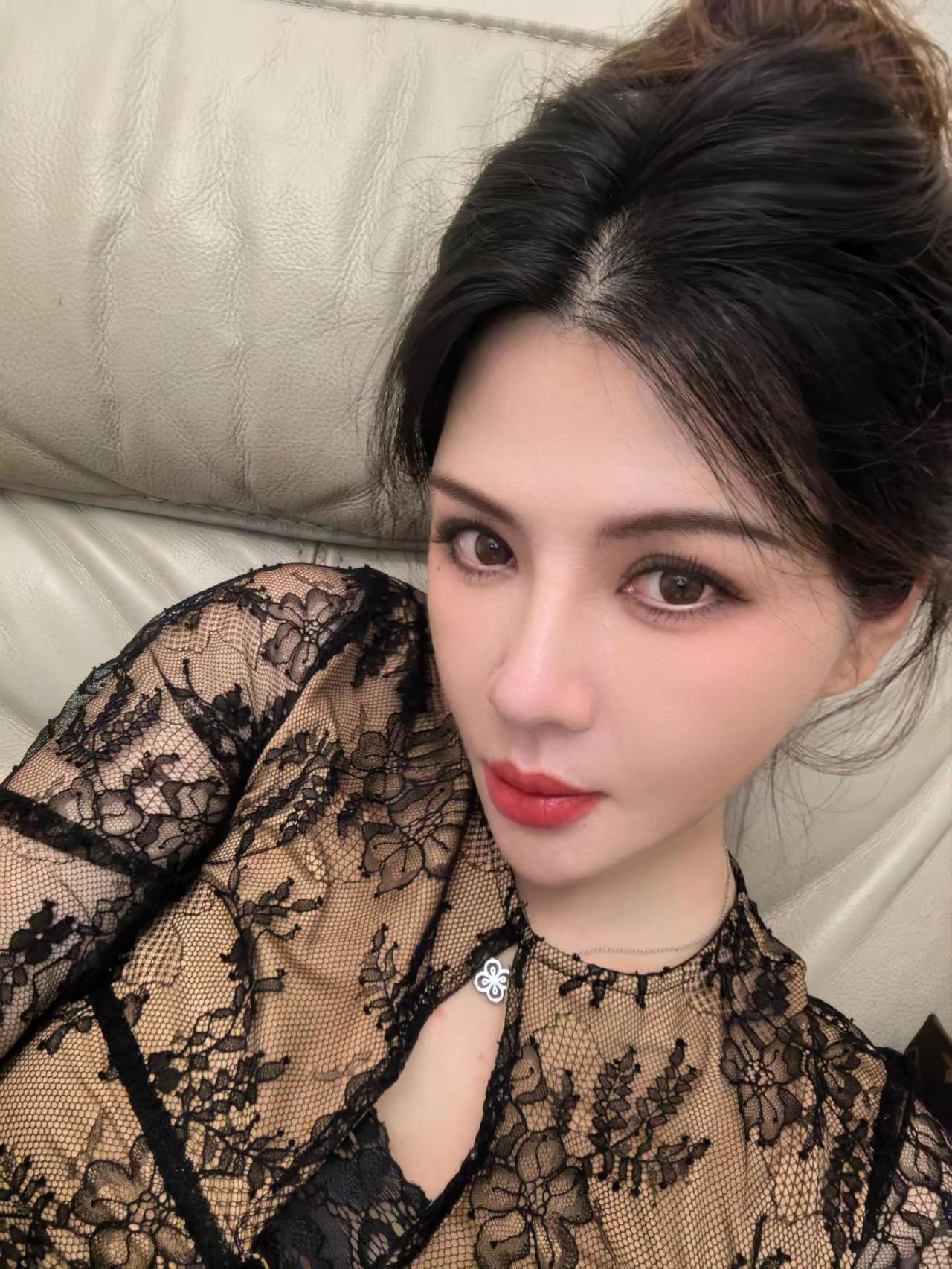 性感不是穿的少，而是看你的眼神刚刚好