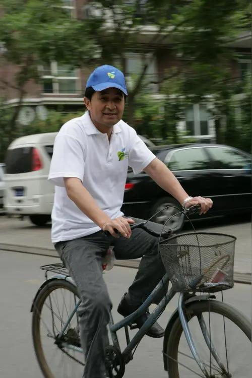 老郭，防火，防盗，防闺蜜当年老毕嘚瑟的时候，没防闺蜜，差事丢了。贾冰没防闺