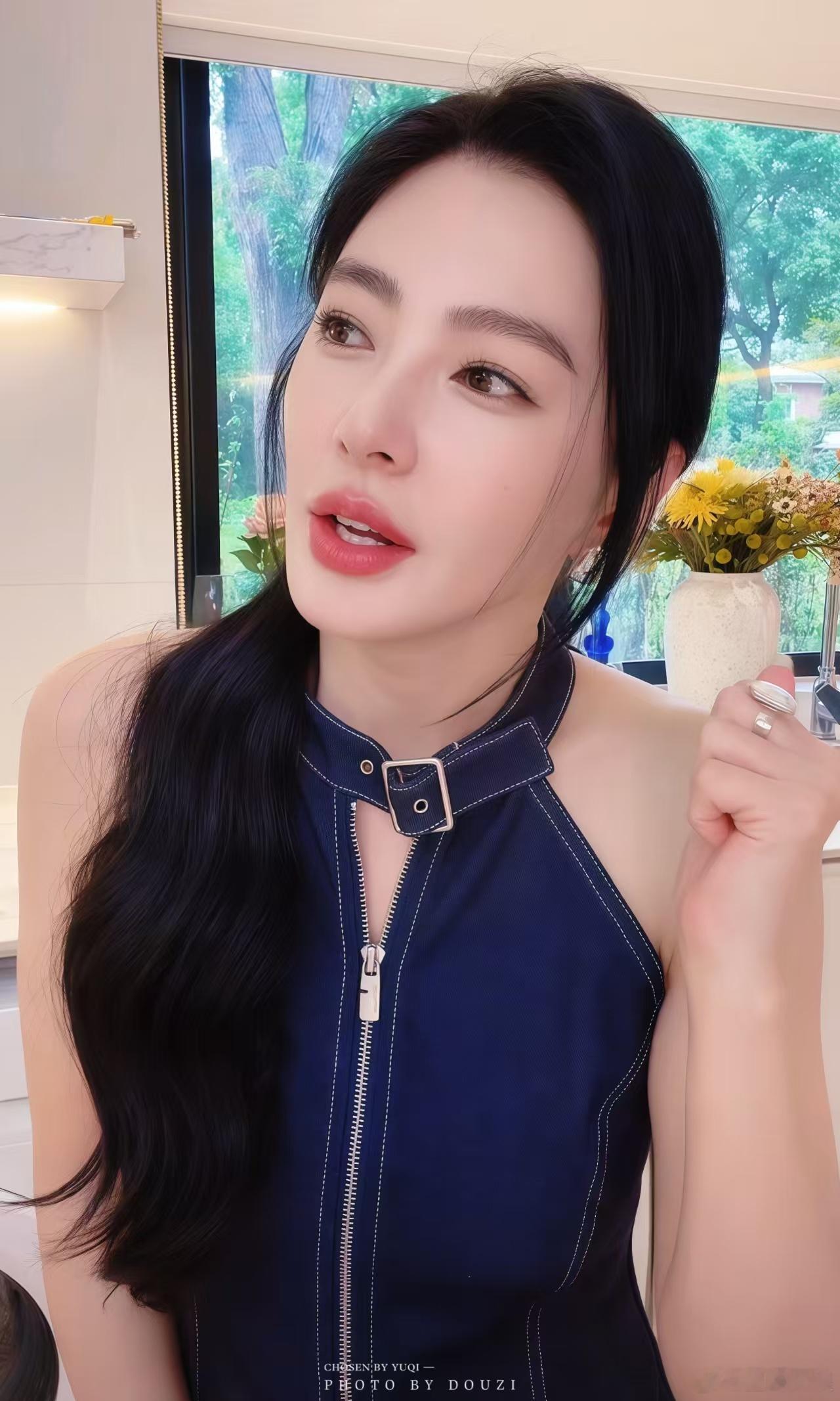 最近看张雨绮的直播，咱们姐姐真的是太有意思了吧，跟大家沟通互动的时候真的好好玩呀