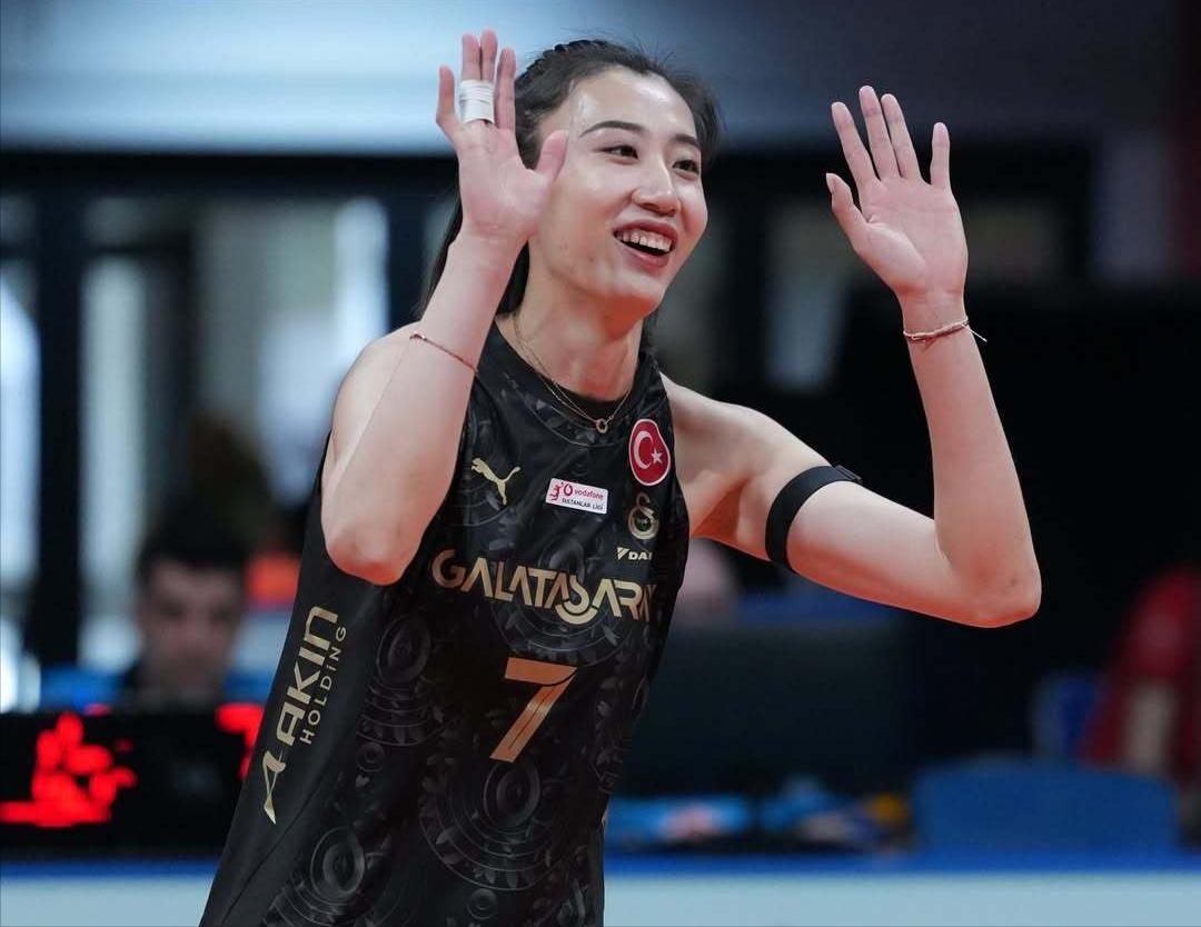 加盟土耳其女排超级联赛的中国女排副攻王媛媛，随加拉塔萨雷队在联赛第7轮对阵劲旅瓦