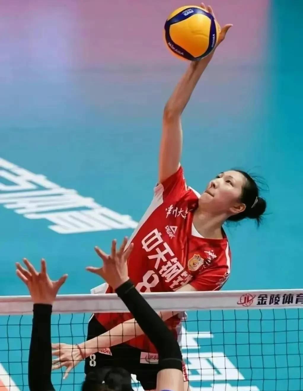 李盈莹世锦赛复出？搭档吴梦洁筑成最强主攻线距离女排世锦赛开幕还有一个月的时间，