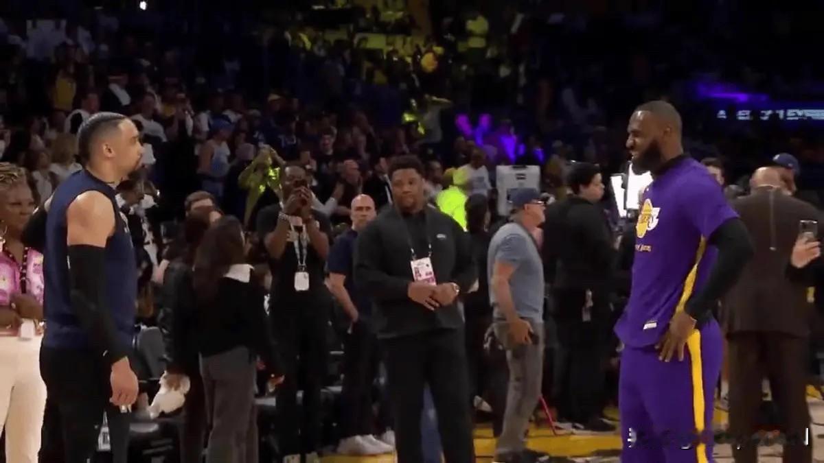 美媒LegionHoops报道：记者DuanRankin发推表示，狄龙-