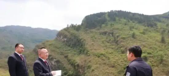“太荒唐了！”近日爆出，贵州一男子因与妻子感情不和，扬言杀了妻子，妻子不甘示弱，
