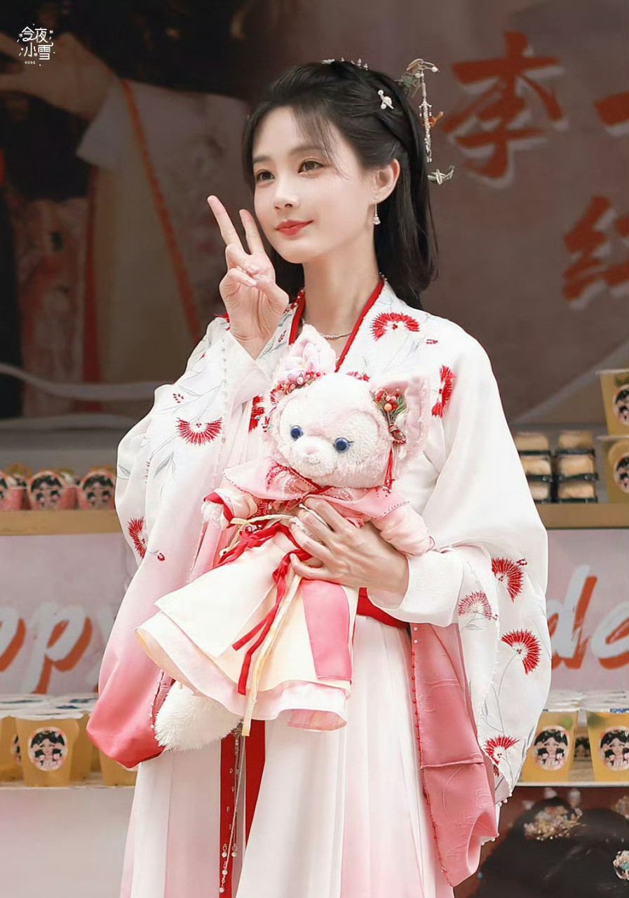 云秀行可以可以，这个时间不错，期待李一桐，不然看另外几张脸是真的难受！