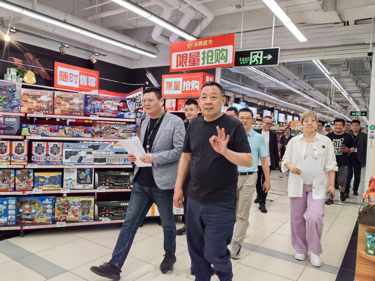 永辉超市胖改第二年预亏21亿胖改还是需要付出些代价的。永辉超市2025年预