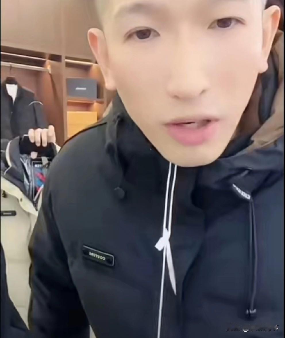 狗磊和媳妇卖货，粉丝带节奏说人设让你玩没了，狗磊回应人设没不没无所谓，我没时间卖