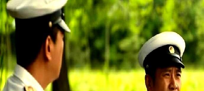 战友当司令，他当参谋长，老丁憋死在马桶上是必然。都是炮校同学，农村出来的。