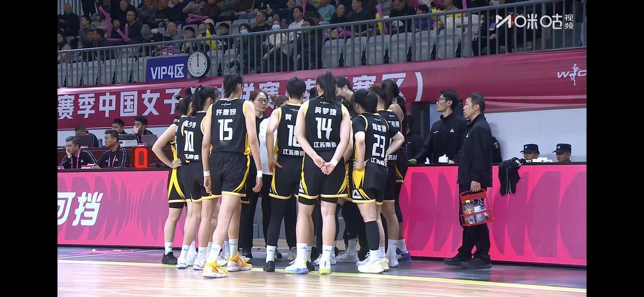 没必要对江苏女篮的外援诟病！我发现从去年开始，关注江苏女篮的球迷或观众都喜欢