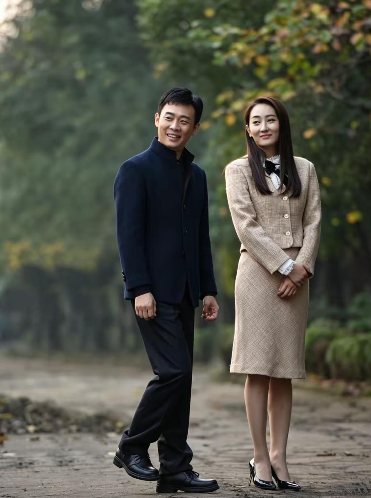 一眼认出男演员是张译，可旁边这位女演员，我愣是叫不上名字！看着特别眼熟，就