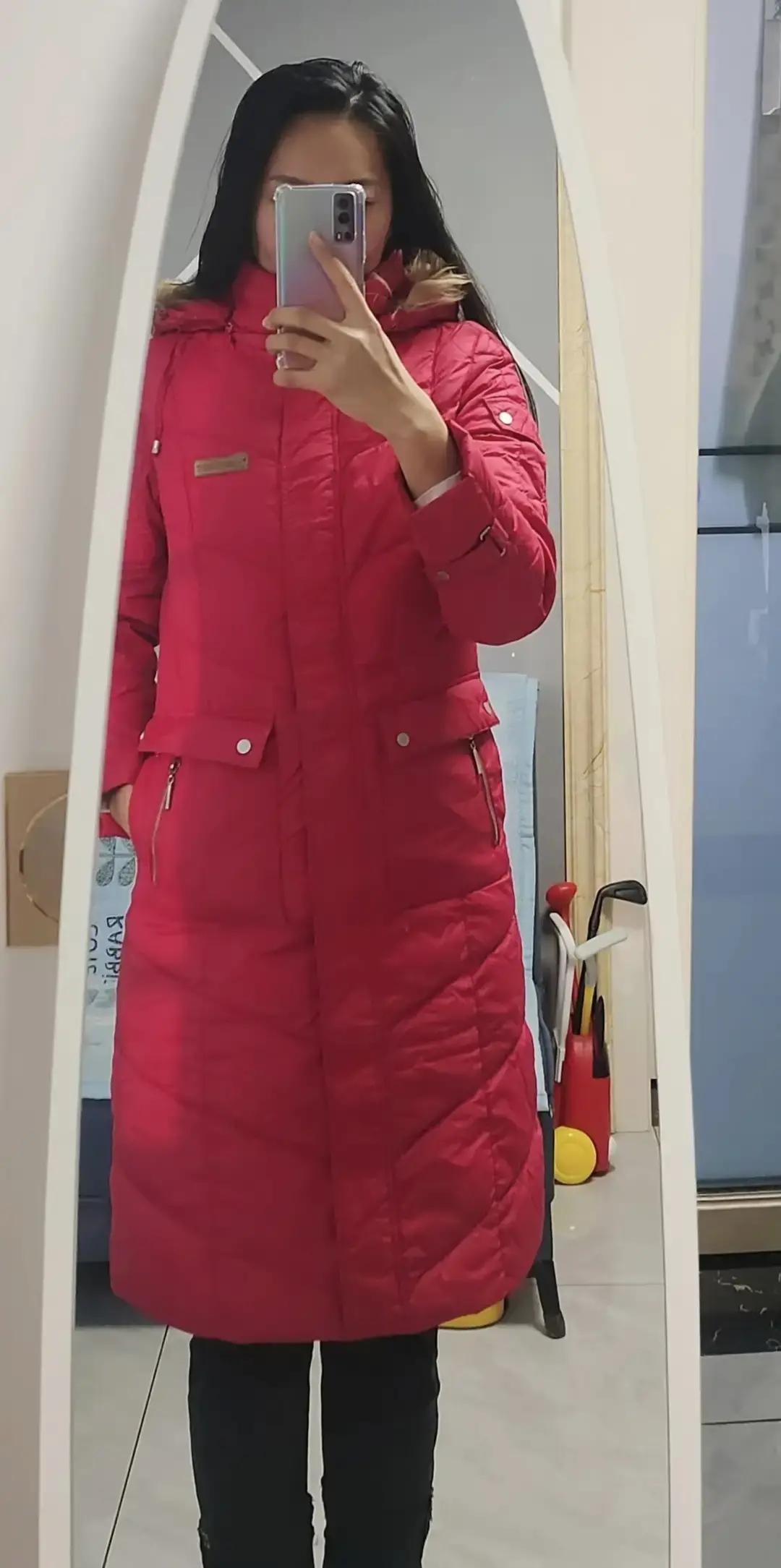 羽绒服穿5年，被骂穷酸她70后，上周同学聚会，一件黑色短款羽绒服被当场拆台