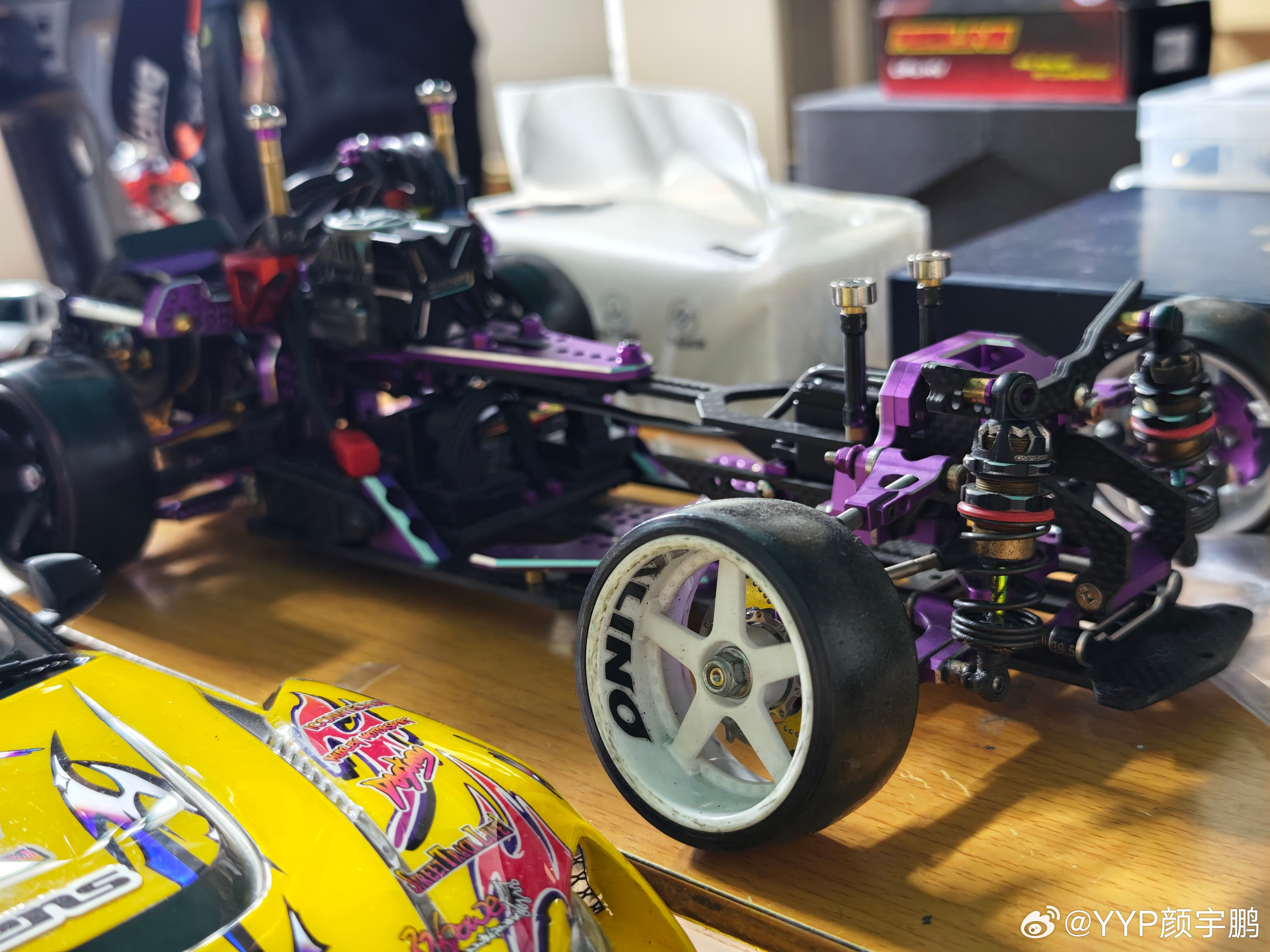 欣赏一下全国冠军的赛车。据说这个避震器4根加起来可以买一条真车的避震