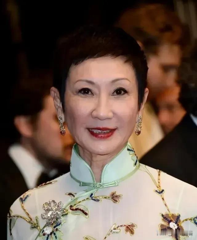 75岁的施南生去世了，她不是死于意外，不是死于高龄，而是死于谁都难以躲过的疾病