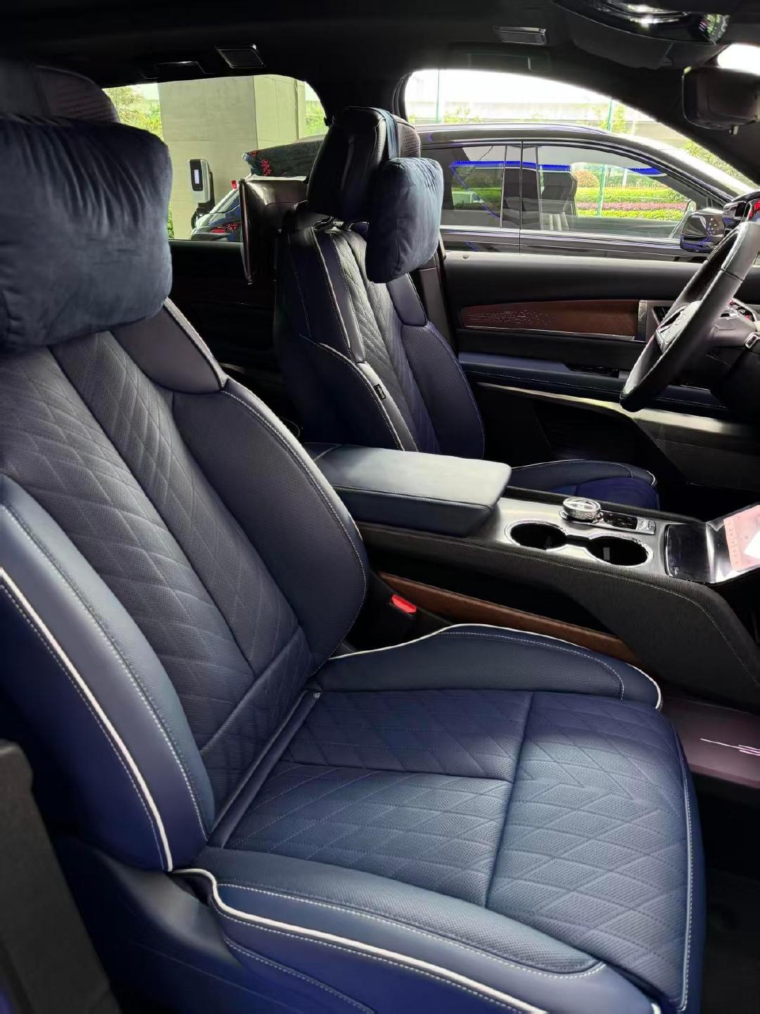 5米2纯电大型SUV，双电机四驱零百3.75秒，CLTC续航601公里，30分钟快充，5门6座布局，