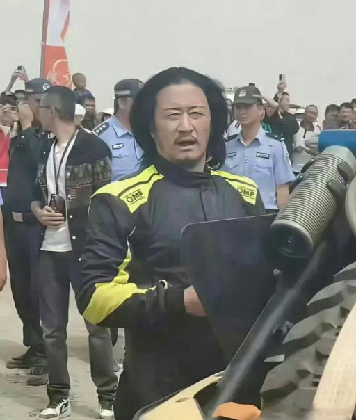 吴京果然是满族人无疑，不化妆的吴京有典型的满族面观。