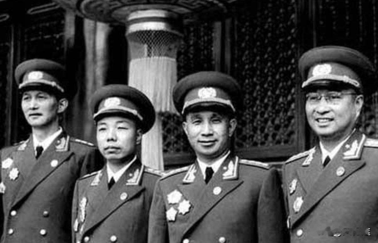 1955年评定军衔时，陈赓档案中找不到主力师师长的记录，按规定无法晋升大将。眼看