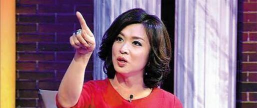 有一次，俞飞鸿问金星：“做变性手术之前，碰过女人没？”金星回答：“没有，但娶过老