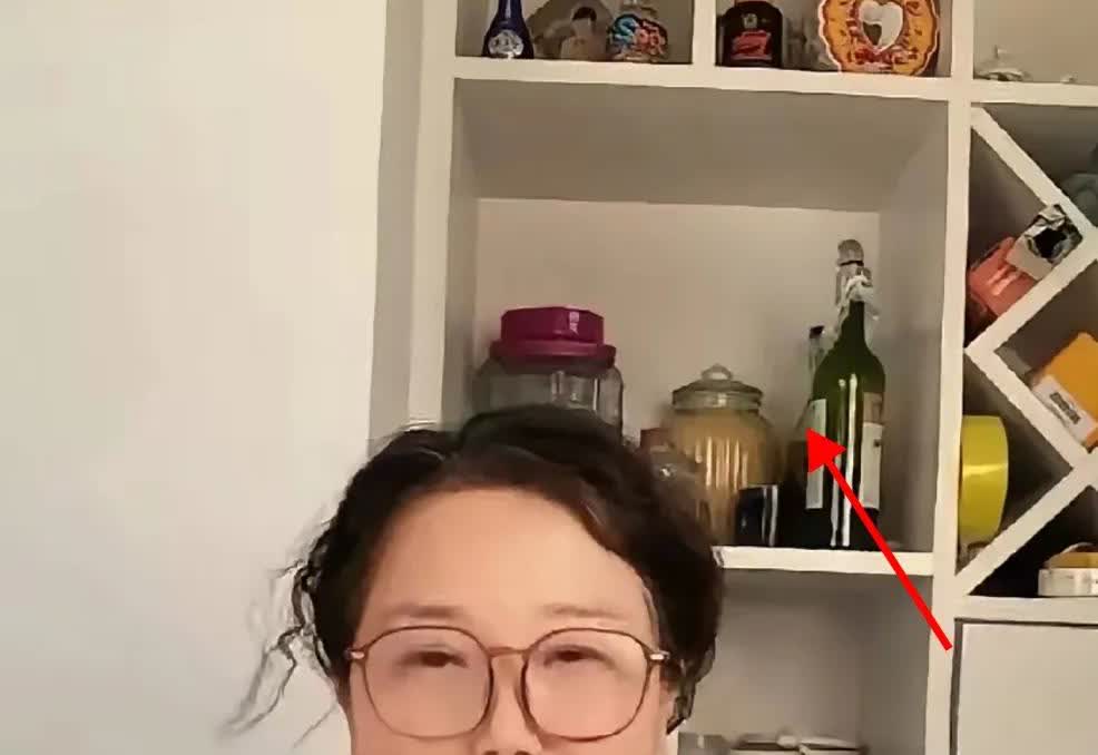 老杜身上的瓜，越挖越像连续剧！当年认亲哭穷卖惨，又是肝癌晚期刚手术，又是负债