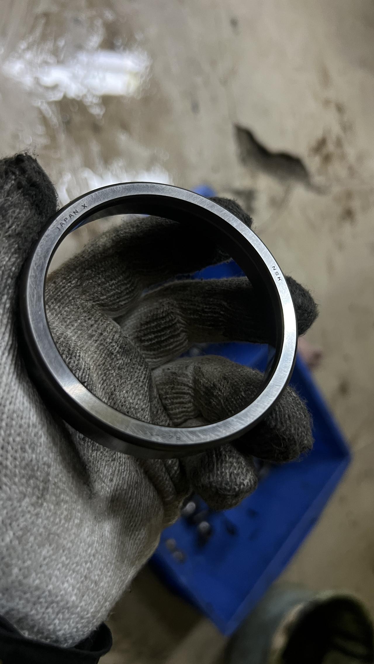 以前不知道为什么进口车贵，进口配件贵昨天修车，把帕拉丁后桥拆开了差速器轴承轻