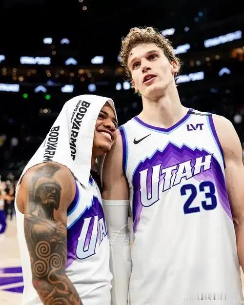 爵士队140:133险胜独行侠，宣告明确2位建队基石！1、芬兰大前锋马尔卡宁