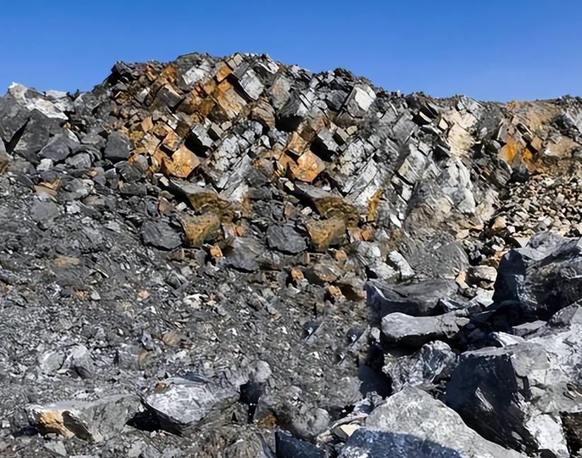 杀鸡儆猴！敢给美国递稀土刀子？这下踩缝纫机都算轻的！走私稀土判刑了事