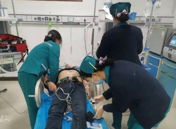 “悲剧还是发生了！”近日，浙江宁波，一30岁男子经常熬夜打游戏，结果他突然发起高