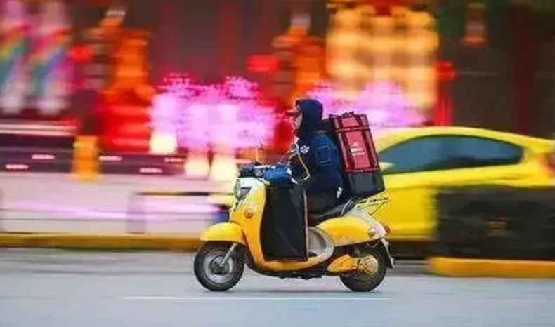 饿了么也跟进取消超时罚款了，但是超时的订单谁负责，京东目前的做法是给客户免单，饿