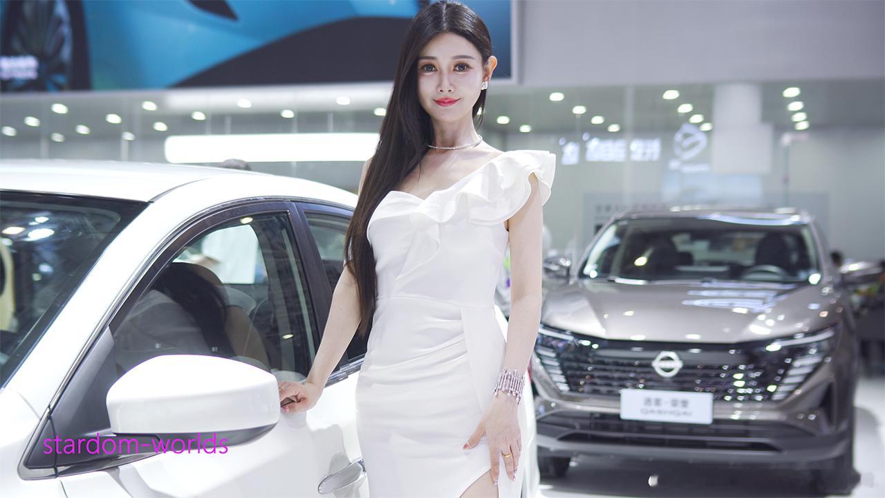 2025东莞春季车展车模小姐姐54