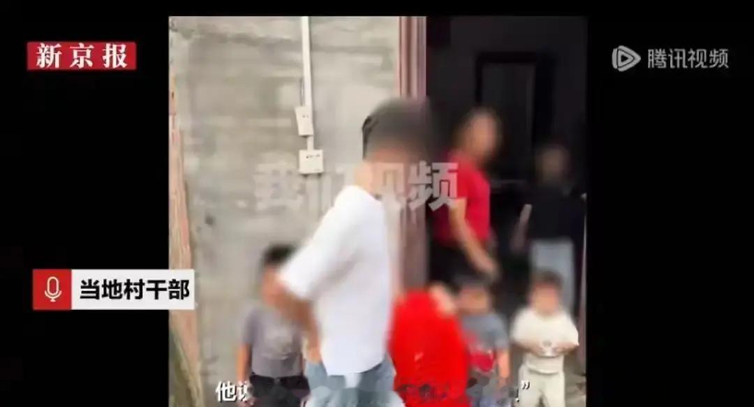 广西钦州一户人家：工地受伤后没法干重活，结果一口气生了十三个孩子，日子越来越紧。：热闹也会把人压垮黄