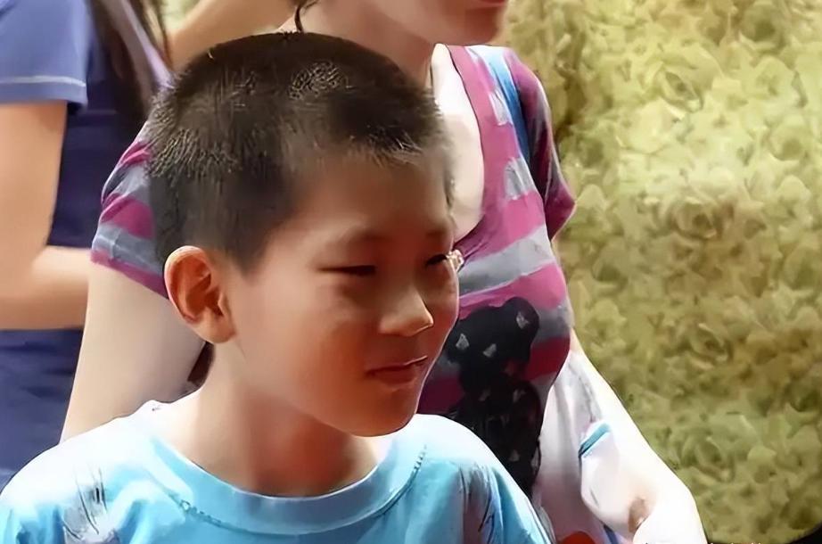 “国家的一大损失！”2000年山东惊现神童，两天读完小学，10岁参加高考斩获56