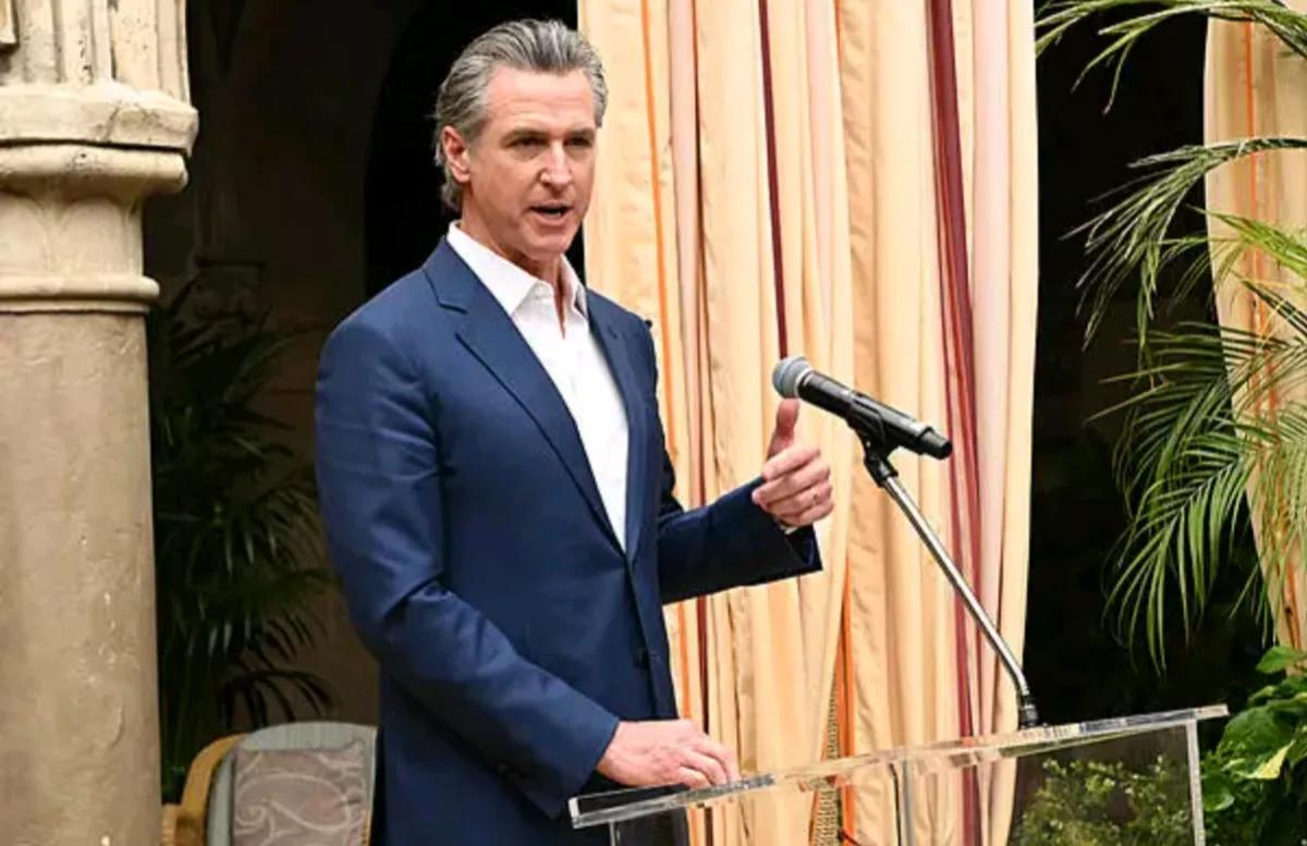 福克斯新闻报道，当地时间22日，美国财长贝森特表示，民主党籍加州州长加文.纽森，