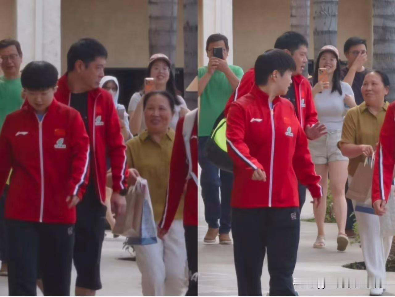 莎莎下训路上被投喂，这阿姨也是鼓起很大的勇气，老早准备好了，才敢上前把礼物