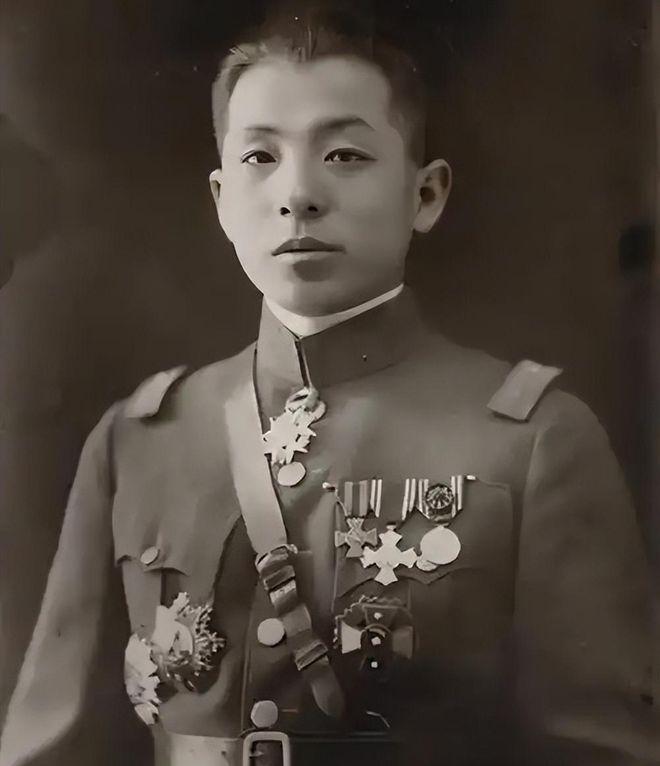 张学良功大于过这一观点有其依据。在国家统一上，他于1928年宣布东北易帜，让国