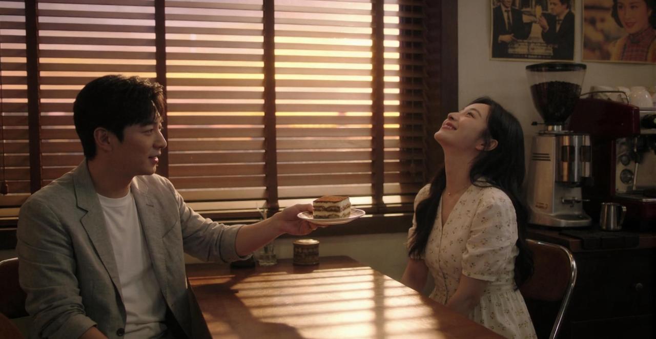 男女之间，一旦出现这三种“互动”，基本就是动了真感情。第一种是眼神的互动。那种