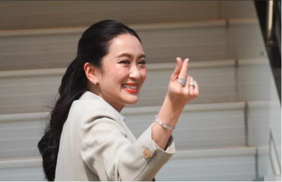 最新消息 泰国实然宣布 泰国政坛最近又上演了一出大戏。 8月17日，