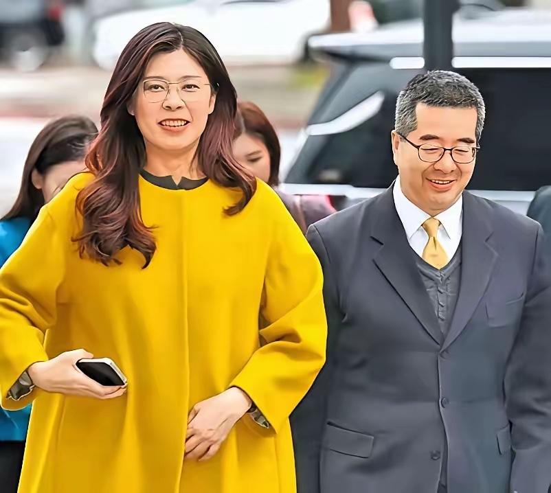 郑丽文任期不会有任何变化国民党这会儿谁说了算，大家心里其实都有数。郑丽文