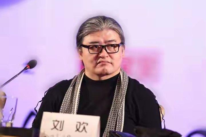 刘欢走了，不是死于意外，也不是死于舞台，而是死于股骨头缺血性坏死。这个病