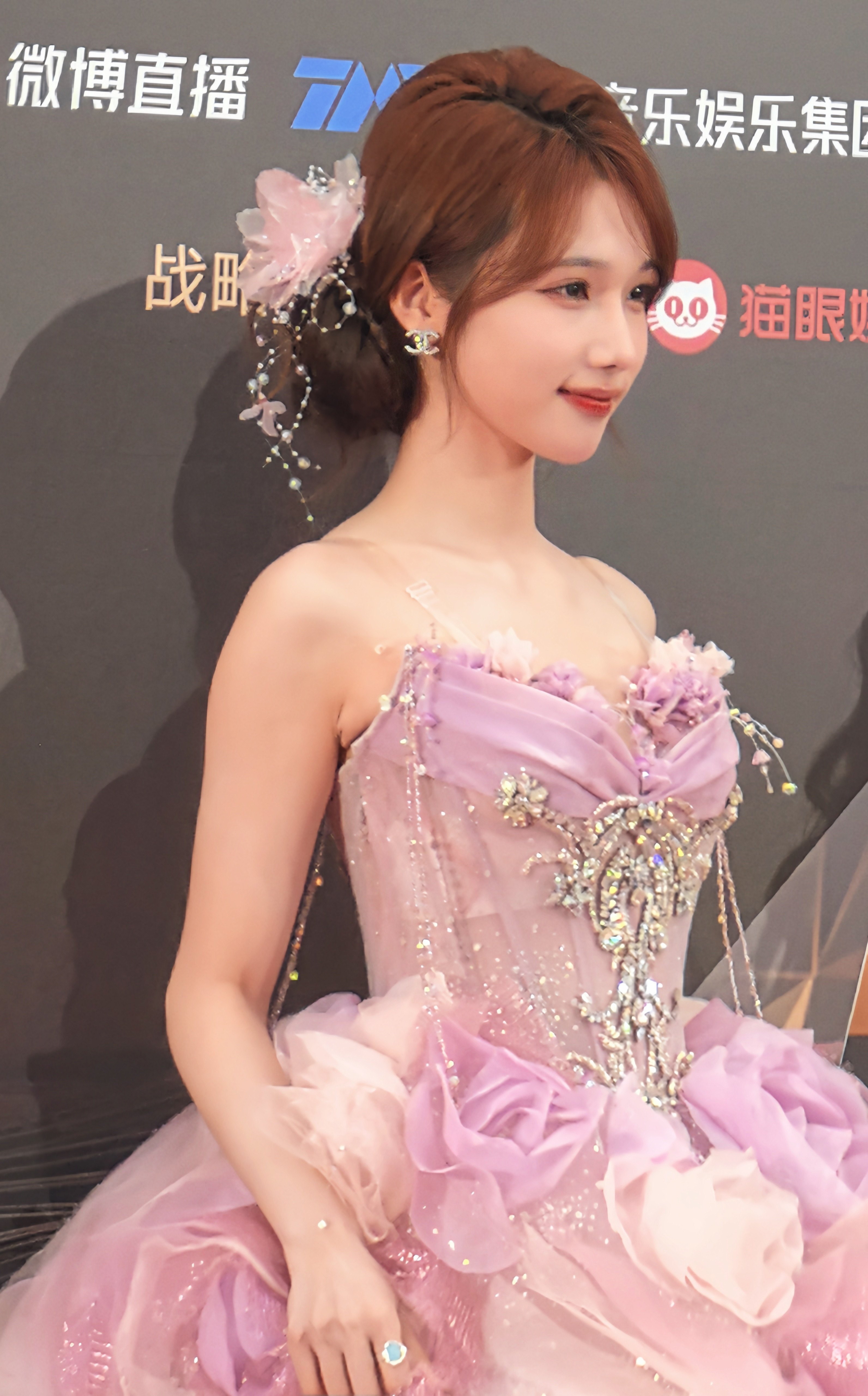 宋昕冉公主盘发look宋昕冉微博音乐盛典红毯拍摄圈内教父现场微博音乐盛典红毯