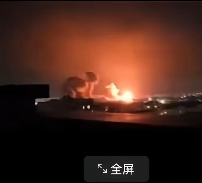 以色列美国今晚对伊朗的又一轮攻击开始，一轮接着一轮，德黑兰半边天空都红了！这次主