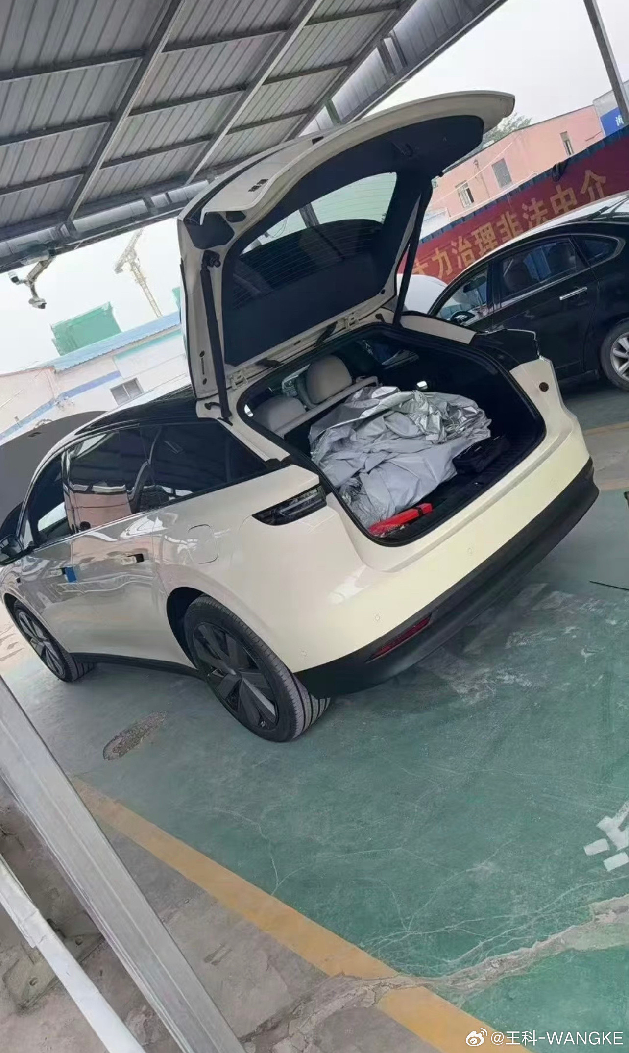 理想i6？这储存空间太大了吧！！​​​
