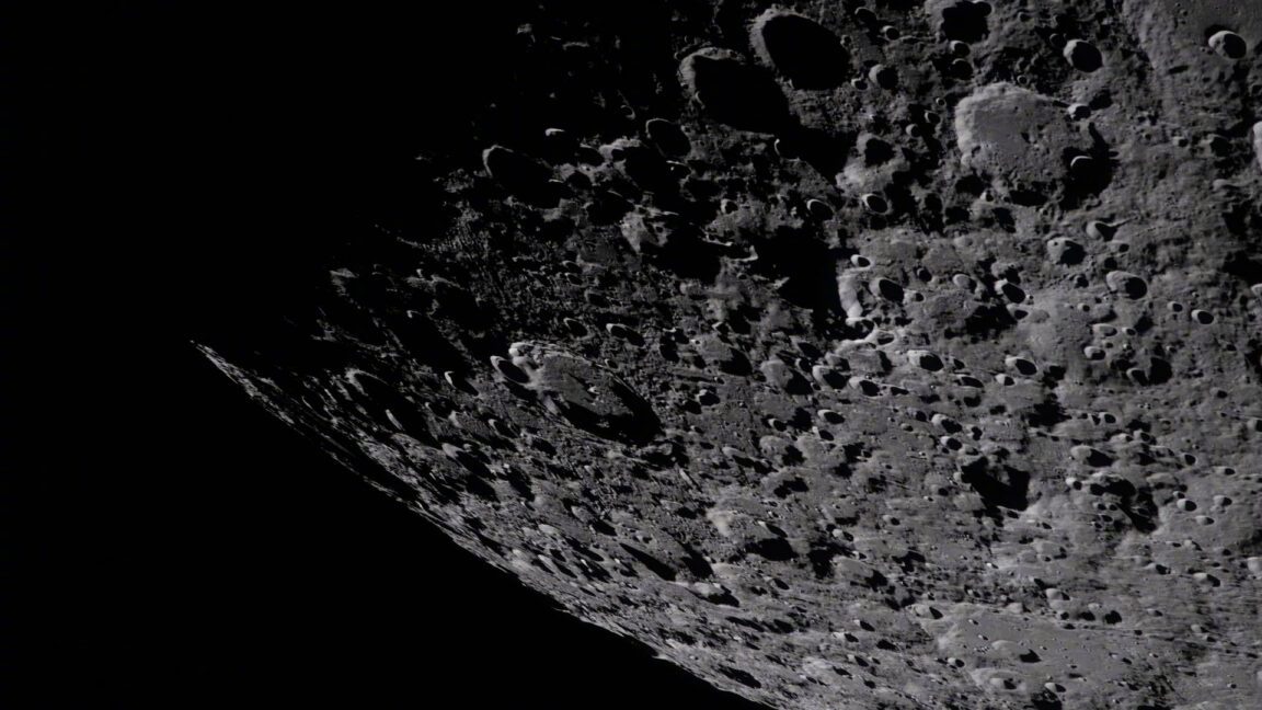 昨天（5月26日），NASA公布了一批月球基地合同和计划：两台月球车、两次着陆器
